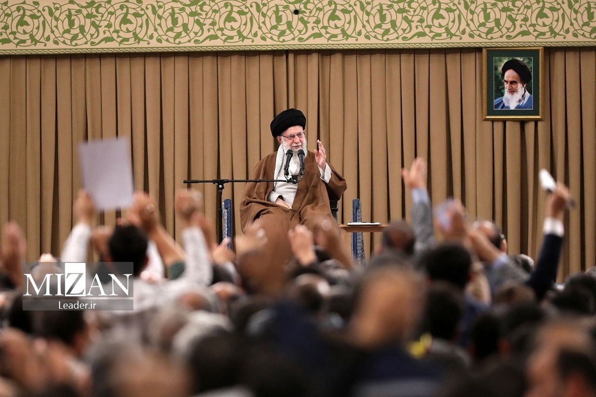 رهبر انقلاب: ملت ایران استحکام خود را باید در کار و عمل و اتحاد ملی نشان دهد