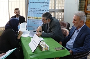 مدیرکل ارتباطات مردمی قوه قضاییه در مسجد کوفه بندرعباس به مشکلات مراجعان رسیدگی کرد