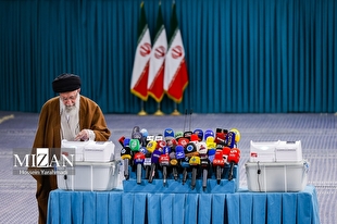 اولین انتخابات الکترونیکی در حسینیه امام خمینی (ره) با حضور رهبر انقلاب